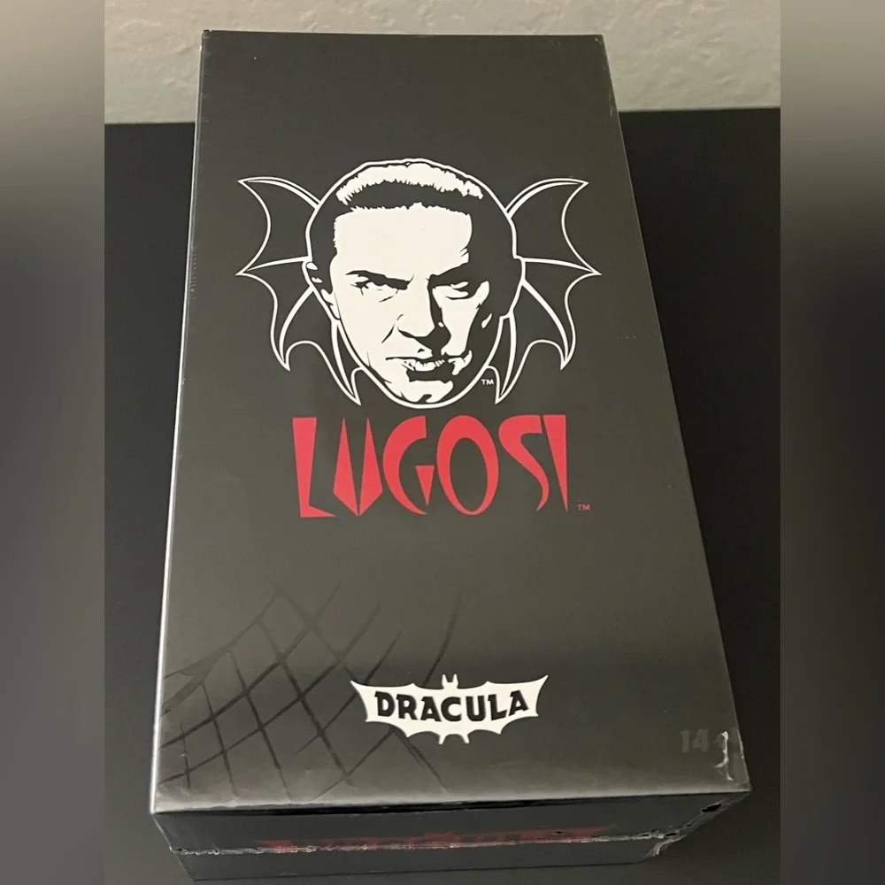 Bela Lugosi Dracula 6" Moveable Figure with Accessories - Picture 2 of 6
